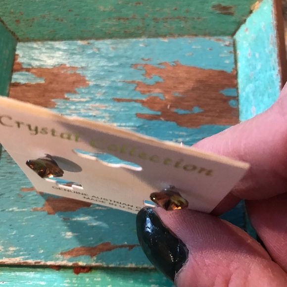 ▪️Austrian Crystal Earrings - Picture 2 of 4